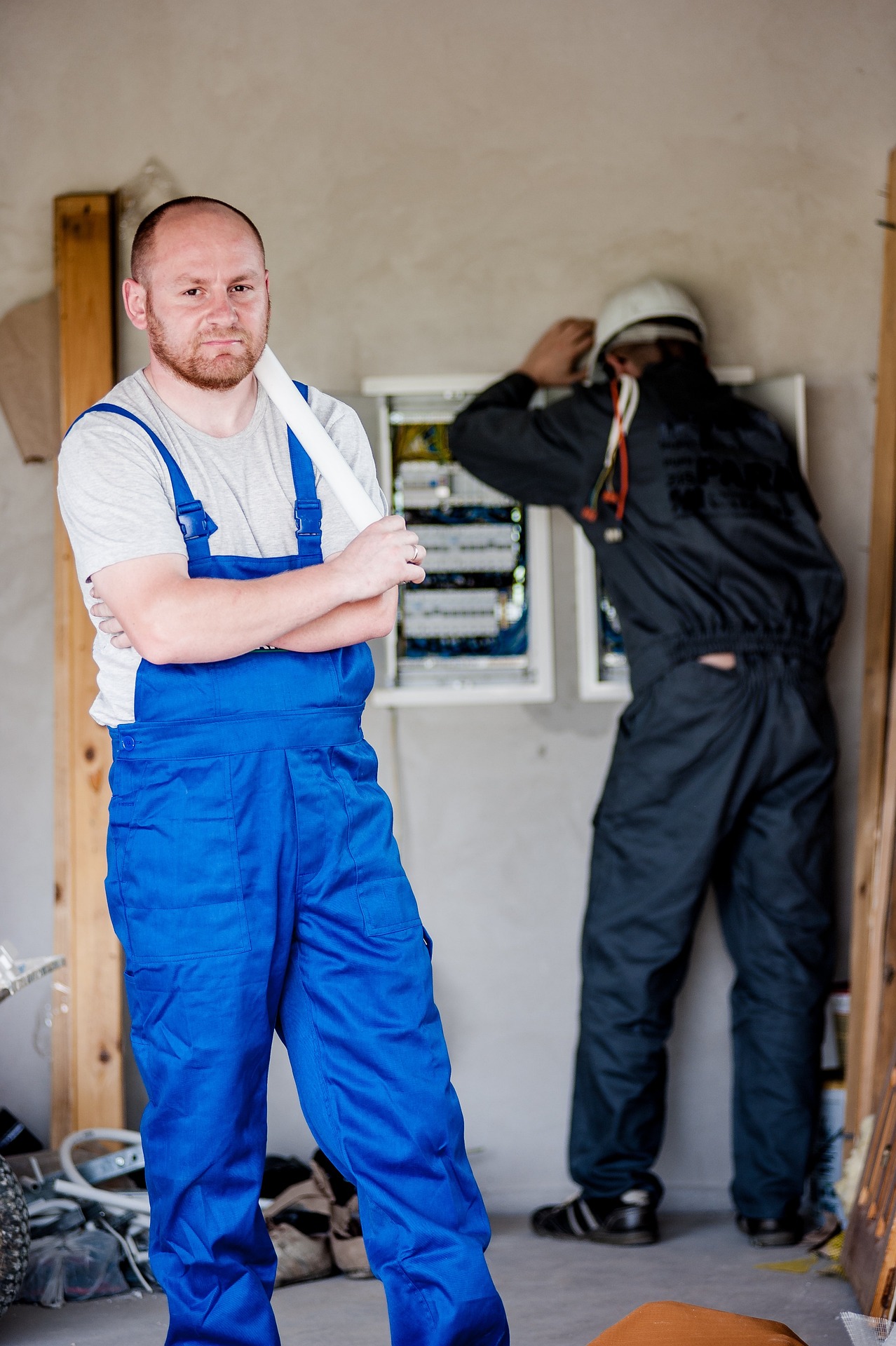 Read more about the article Electrician Pants: Your Guide to Comfort & Safety on the Job