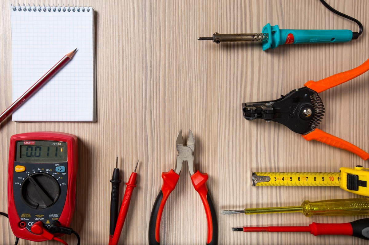 Read more about the article The Ultimate Guide to Electrician Tools Name: Essential Tools and Their Uses